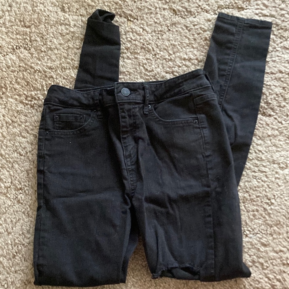 blacked ripped skinny jeans